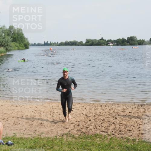21.06.2025 - 27. Vierlanden-Triathlon MichiJ http://msf.ph/oto/7990076 15.06.2026 09:52:46 Schwimmen 313 meine-sportfotos.de