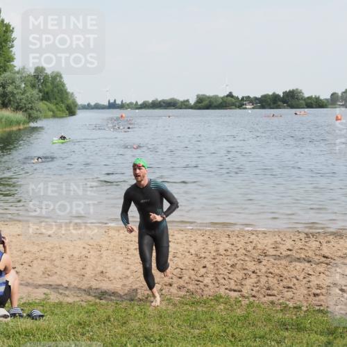 21.06.2025 - 27. Vierlanden-Triathlon MichiJ http://msf.ph/oto/7990092 15.06.2026 09:52:46 Schwimmen 313 meine-sportfotos.de