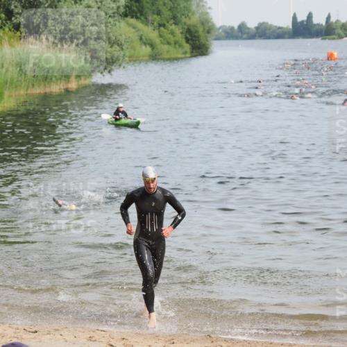 21.06.2025 - 27. Vierlanden-Triathlon MichiJ http://msf.ph/oto/7990147 15.06.2026 09:52:55 Schwimmen 328 meine-sportfotos.de