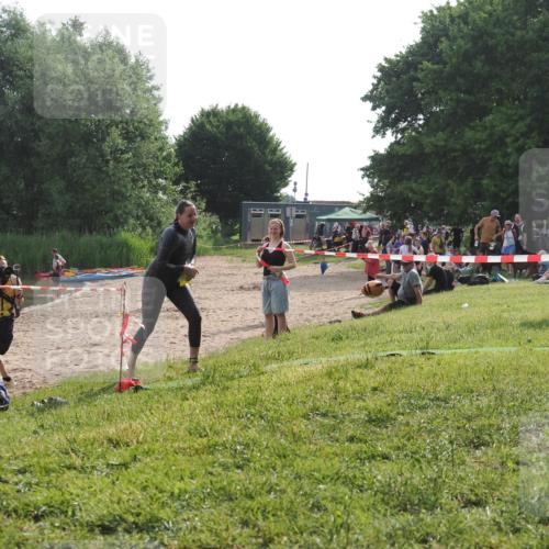 15.06.2025 - 27. Vierlanden-Triathlon KatJ http://msf.ph/oto/7990152 15.06.2025 09:10:21 Schwimmen 213, 250 meine-sportfotos.de