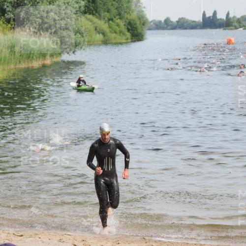 21.06.2025 - 27. Vierlanden-Triathlon MichiJ http://msf.ph/oto/7990154 15.06.2026 09:52:55 Schwimmen 328 meine-sportfotos.de