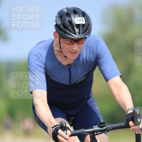 21.06.2025 - 27. Vierlanden-Triathlon H.Heesch http://msf.ph/oto/7990155 15.06.2025 11:49:42 Radfahren 810, 828, 845 meine-sportfotos.de