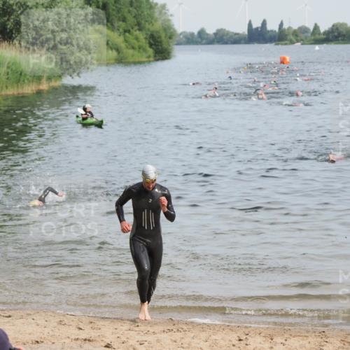 21.06.2025 - 27. Vierlanden-Triathlon MichiJ http://msf.ph/oto/7990162 15.06.2026 09:52:56 Schwimmen 328 meine-sportfotos.de