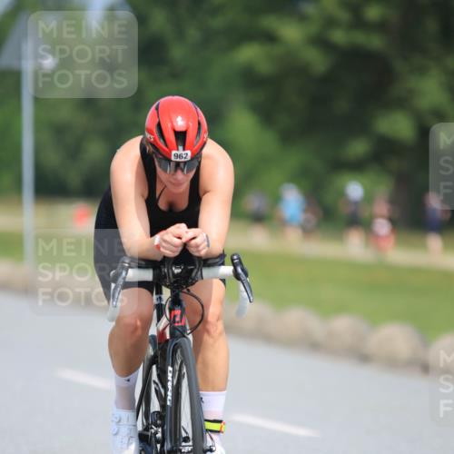 21.06.2025 - 27. Vierlanden-Triathlon H.Heesch http://msf.ph/oto/7990168 15.06.2025 11:49:53 Radfahren 747, 786, 820, 962 meine-sportfotos.de