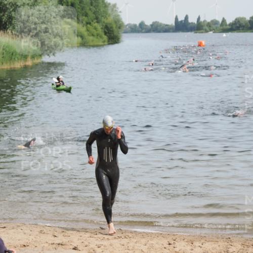 21.06.2025 - 27. Vierlanden-Triathlon MichiJ http://msf.ph/oto/7990171 15.06.2026 09:52:56 Schwimmen 328 meine-sportfotos.de