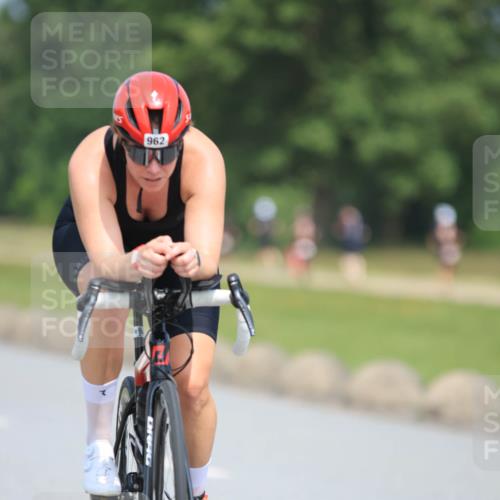 21.06.2025 - 27. Vierlanden-Triathlon H.Heesch http://msf.ph/oto/7990189 15.06.2025 11:49:53 Radfahren 747, 786, 820, 962 meine-sportfotos.de