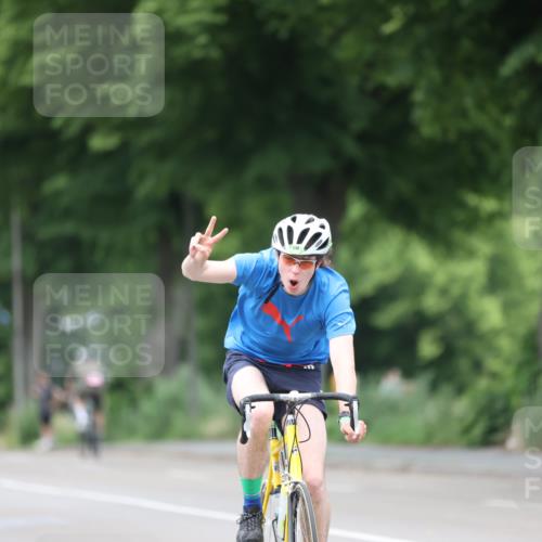 15.06.2025 - 7 Türme Triathlon Yannick Fuchs http://msf.ph/oto/7990217 15.06.2025 11:52:17 Radfahren 230, 298 meine-sportfotos.de