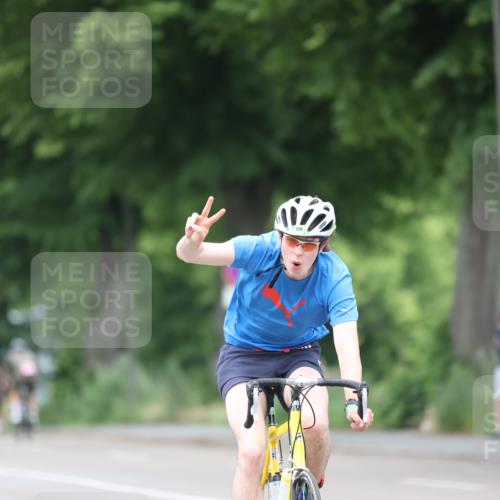 15.06.2025 - 7 Türme Triathlon Yannick Fuchs http://msf.ph/oto/7990221 15.06.2025 11:52:17 Radfahren 230, 298 meine-sportfotos.de
