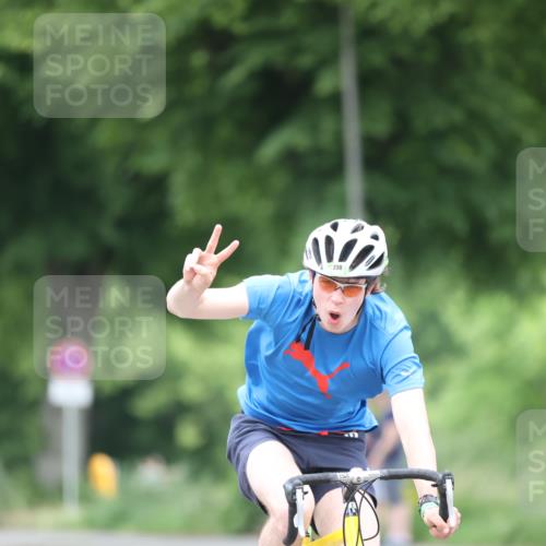 15.06.2025 - 7 Türme Triathlon Yannick Fuchs http://msf.ph/oto/7990230 15.06.2025 11:52:18 Radfahren 230, 298 meine-sportfotos.de