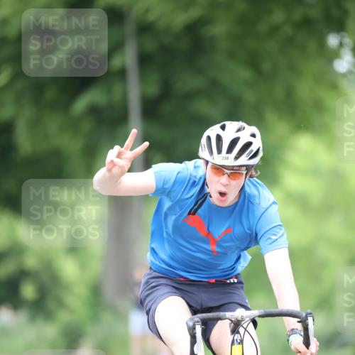 15.06.2025 - 7 Türme Triathlon Yannick Fuchs http://msf.ph/oto/7990237 15.06.2025 11:52:18 Radfahren 230, 298 meine-sportfotos.de