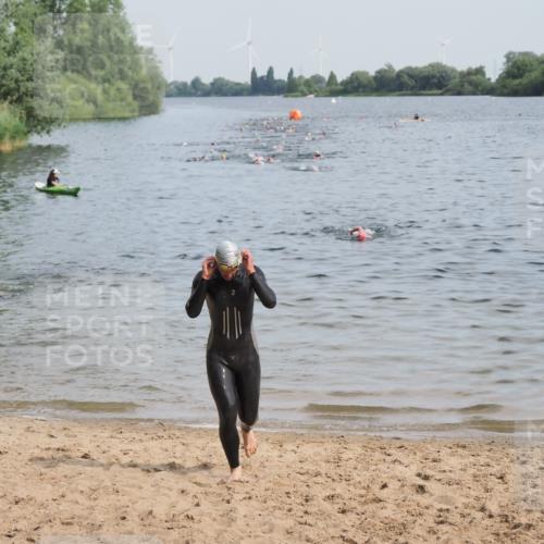 21.06.2025 - 27. Vierlanden-Triathlon MichiJ http://msf.ph/oto/7990244 15.06.2026 09:52:57 Schwimmen 328 meine-sportfotos.de