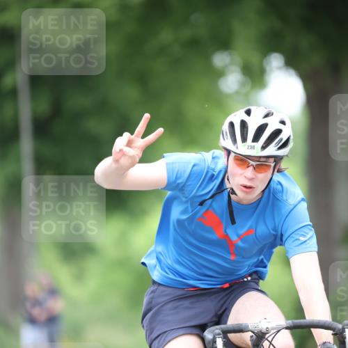 15.06.2025 - 7 Türme Triathlon Yannick Fuchs http://msf.ph/oto/7990247 15.06.2025 11:52:18 Radfahren 230, 298 meine-sportfotos.de