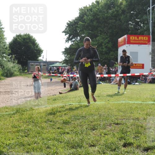 15.06.2025 - 27. Vierlanden-Triathlon KatJ http://msf.ph/oto/7990251 15.06.2025 09:10:23 Schwimmen 213, 218, 250 meine-sportfotos.de
