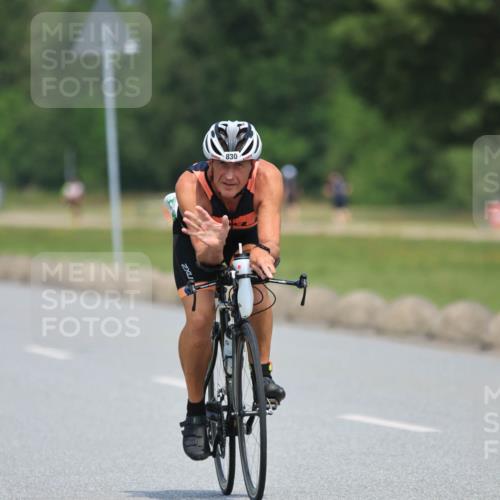 21.06.2025 - 27. Vierlanden-Triathlon H.Heesch http://msf.ph/oto/7990272 15.06.2025 11:50:06 Radfahren 714, 738, 819, 830, 832, 953 meine-sportfotos.de