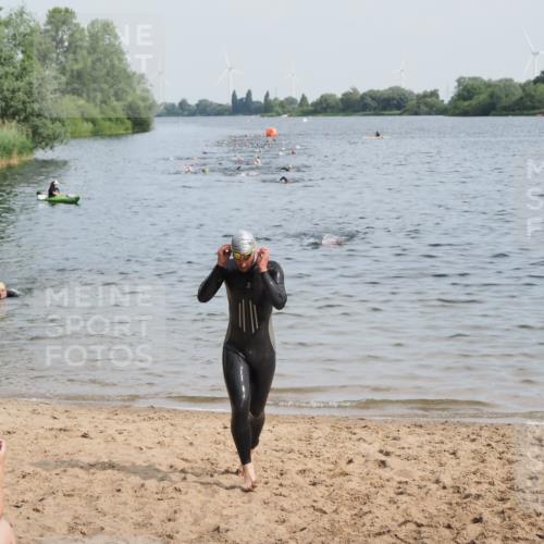 21.06.2025 - 27. Vierlanden-Triathlon MichiJ http://msf.ph/oto/7990281 15.06.2026 09:52:58 Schwimmen 328 meine-sportfotos.de