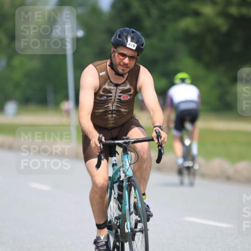 21.06.2025 - 27. Vierlanden-Triathlon H.Heesch http://msf.ph/oto/7990290 15.06.2025 11:50:09 Radfahren 729, 766, 819, 830, 953 meine-sportfotos.de