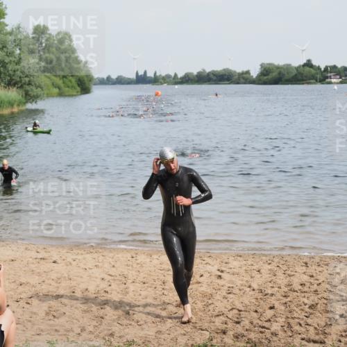 21.06.2025 - 27. Vierlanden-Triathlon MichiJ http://msf.ph/oto/7990312 15.06.2026 09:52:59 Schwimmen 328 meine-sportfotos.de
