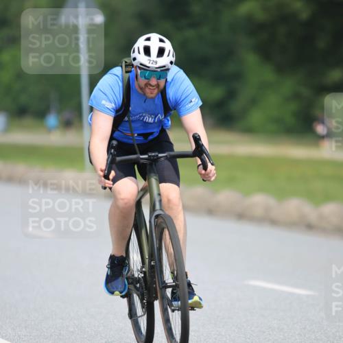 21.06.2025 - 27. Vierlanden-Triathlon H.Heesch http://msf.ph/oto/7990316 15.06.2025 11:50:15 Radfahren 670, 729, 731, 766, 783 meine-sportfotos.de