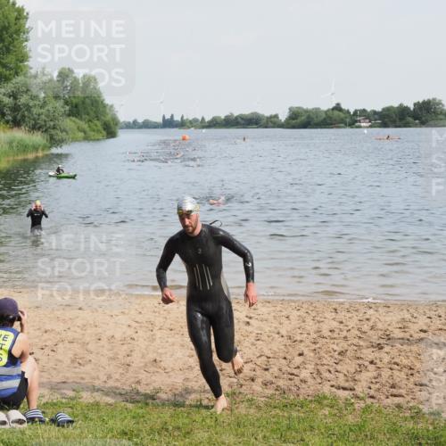 21.06.2025 - 27. Vierlanden-Triathlon MichiJ http://msf.ph/oto/7990331 15.06.2026 09:53:00 Schwimmen 265, 328 meine-sportfotos.de
