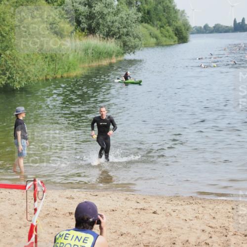21.06.2025 - 27. Vierlanden-Triathlon MichiJ http://msf.ph/oto/7990340 15.06.2026 09:53:04 Schwimmen 265, 328 meine-sportfotos.de