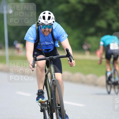 21.06.2025 - 27. Vierlanden-Triathlon H.Heesch http://msf.ph/oto/7990343 15.06.2025 11:50:15 Radfahren 670, 729, 731, 766, 783 meine-sportfotos.de