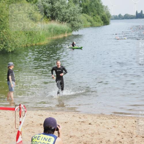 21.06.2025 - 27. Vierlanden-Triathlon MichiJ http://msf.ph/oto/7990349 15.06.2026 09:53:04 Schwimmen 265, 328 meine-sportfotos.de
