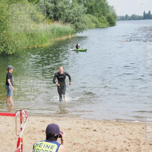 21.06.2025 - 27. Vierlanden-Triathlon MichiJ http://msf.ph/oto/7990371 15.06.2026 09:53:04 Schwimmen 265, 328 meine-sportfotos.de