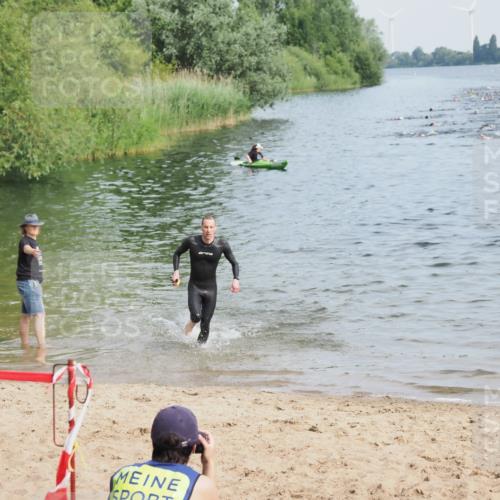 21.06.2025 - 27. Vierlanden-Triathlon MichiJ http://msf.ph/oto/7990376 15.06.2026 09:53:04 Schwimmen 265, 328 meine-sportfotos.de