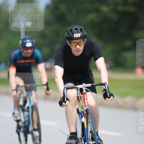 21.06.2025 - 27. Vierlanden-Triathlon H.Heesch http://msf.ph/oto/7990386 15.06.2025 11:50:18 Radfahren 670, 729, 731, 766, 783 meine-sportfotos.de