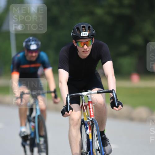 21.06.2025 - 27. Vierlanden-Triathlon H.Heesch http://msf.ph/oto/7990394 15.06.2025 11:50:18 Radfahren 670, 729, 731, 766, 783 meine-sportfotos.de