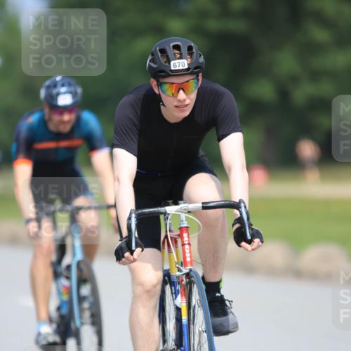 21.06.2025 - 27. Vierlanden-Triathlon H.Heesch http://msf.ph/oto/7990401 15.06.2025 11:50:18 Radfahren 670, 729, 731, 766, 783 meine-sportfotos.de