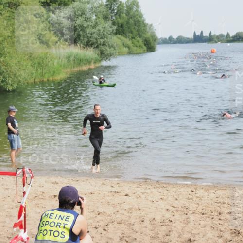 21.06.2025 - 27. Vierlanden-Triathlon MichiJ http://msf.ph/oto/7990411 15.06.2026 09:53:05 Schwimmen 265, 328 meine-sportfotos.de