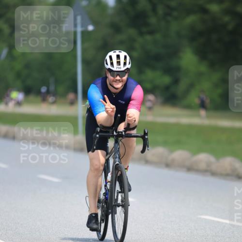 21.06.2025 - 27. Vierlanden-Triathlon H.Heesch http://msf.ph/oto/7990423 15.06.2025 11:50:45 Radfahren 750, 769 meine-sportfotos.de