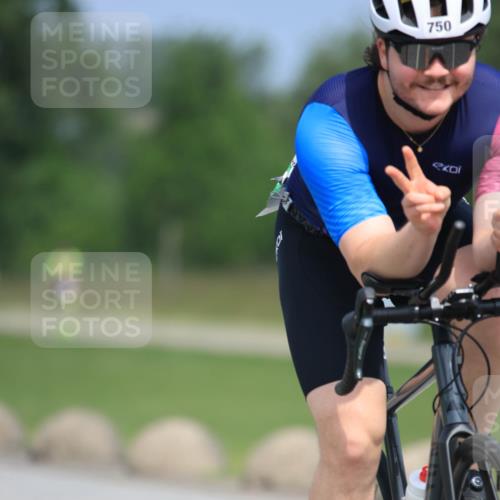 21.06.2025 - 27. Vierlanden-Triathlon H.Heesch http://msf.ph/oto/7990439 15.06.2025 11:50:46 Radfahren 750, 769 meine-sportfotos.de