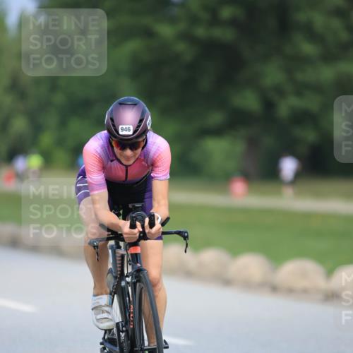 21.06.2025 - 27. Vierlanden-Triathlon H.Heesch http://msf.ph/oto/7990449 15.06.2025 11:51:04 Radfahren 782, 797, 946, 947 meine-sportfotos.de