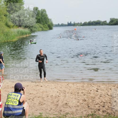 21.06.2025 - 27. Vierlanden-Triathlon MichiJ http://msf.ph/oto/7990473 15.06.2026 09:53:06 Schwimmen 265, 328 meine-sportfotos.de