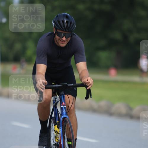 21.06.2025 - 27. Vierlanden-Triathlon H.Heesch http://msf.ph/oto/7990475 15.06.2025 11:51:37 Radfahren 728, 824, 952, 958 meine-sportfotos.de
