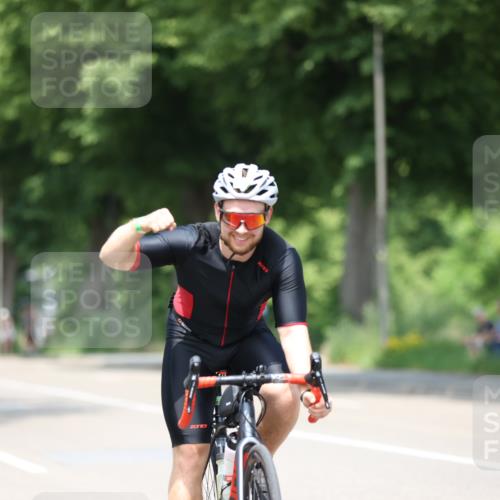 15.06.2025 - 7 Türme Triathlon Yannick Fuchs http://msf.ph/oto/7990499 15.06.2025 13:03:51 Radfahren 250, 409, 432, 457, 1186 meine-sportfotos.de