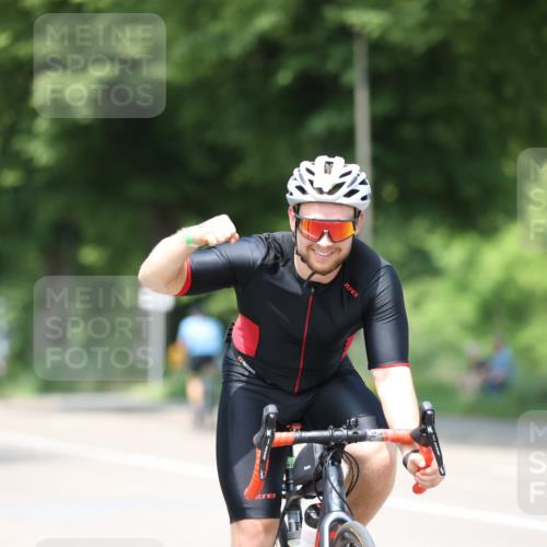 15.06.2025 - 7 Türme Triathlon Yannick Fuchs http://msf.ph/oto/7990514 15.06.2025 13:03:51 Radfahren 250, 409, 432, 457, 1186 meine-sportfotos.de