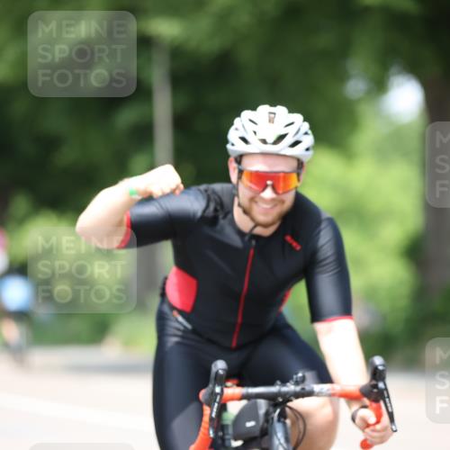 15.06.2025 - 7 Türme Triathlon Yannick Fuchs http://msf.ph/oto/7990528 15.06.2025 13:03:51 Radfahren 250, 409, 432, 457, 1186 meine-sportfotos.de