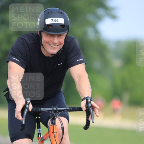 21.06.2025 - 27. Vierlanden-Triathlon H.Heesch http://msf.ph/oto/7990529 15.06.2025 11:51:58 Radfahren 208, 645, 784, 928 meine-sportfotos.de