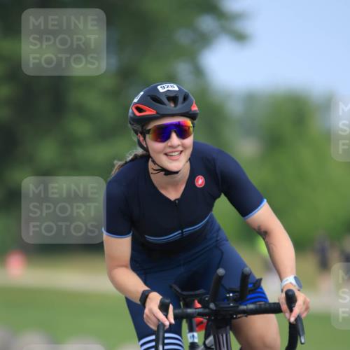 21.06.2025 - 27. Vierlanden-Triathlon H.Heesch http://msf.ph/oto/7990540 15.06.2025 11:52:00 Radfahren 645, 658, 784, 928 meine-sportfotos.de