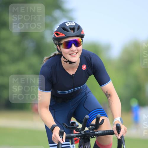 21.06.2025 - 27. Vierlanden-Triathlon H.Heesch http://msf.ph/oto/7990543 15.06.2025 11:52:00 Radfahren 645, 658, 784, 928 meine-sportfotos.de