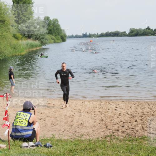 21.06.2025 - 27. Vierlanden-Triathlon MichiJ http://msf.ph/oto/7990545 15.06.2026 09:53:07 Schwimmen 265, 328 meine-sportfotos.de