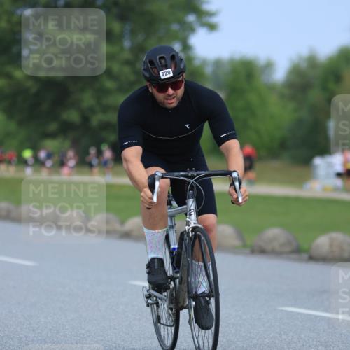 21.06.2025 - 27. Vierlanden-Triathlon H.Heesch http://msf.ph/oto/7990569 15.06.2025 11:52:16 Radfahren 720, 767, 803, 805, 871 meine-sportfotos.de