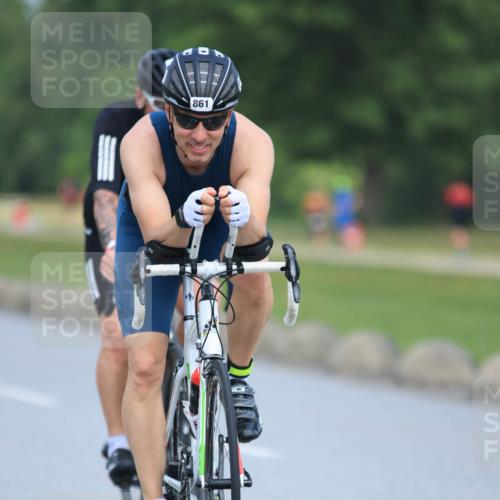 21.06.2025 - 27. Vierlanden-Triathlon H.Heesch http://msf.ph/oto/7990611 15.06.2025 11:52:25 Radfahren 856, 861, 951 meine-sportfotos.de