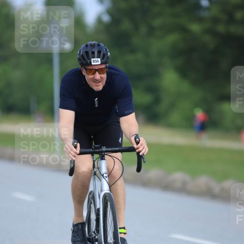 21.06.2025 - 27. Vierlanden-Triathlon H.Heesch http://msf.ph/oto/7990615 15.06.2025 11:52:34 Radfahren 201, 663, 672, 785, 789, 856, 963 meine-sportfotos.de
