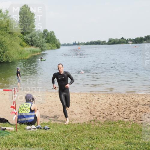 21.06.2025 - 27. Vierlanden-Triathlon MichiJ http://msf.ph/oto/7990624 15.06.2026 09:53:09 Schwimmen 265 meine-sportfotos.de