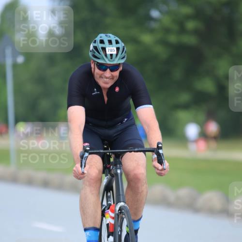 21.06.2025 - 27. Vierlanden-Triathlon H.Heesch http://msf.ph/oto/7990637 15.06.2025 11:52:38 Radfahren 201, 663, 672, 785, 789, 963 meine-sportfotos.de