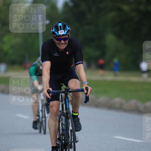 21.06.2025 - 27. Vierlanden-Triathlon H.Heesch http://msf.ph/oto/7990649 15.06.2025 11:52:40 Radfahren 201, 663, 672, 785, 789, 963 meine-sportfotos.de